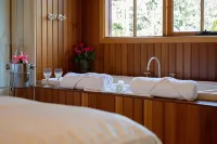Mountain Lodge Hotels in Mount Dandenong