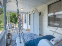 10 Min Walk to Main St., Updated 1840s Historic Home, Stocked Kitchen, W/D, Hotels in West Galena Township