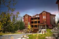 Luxurious Mountain Village Penthouse! VERY Close to the Lifts, 5Bd + 5 Bath