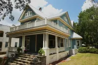 Charming Riverside/Avondale Award Winning Historical Home! Family/pet friendly!