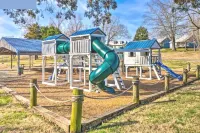 The Chateau Relaxo 4BR  4-1/2BA Open Concept on Kentucky Lake