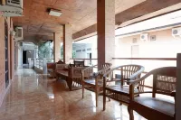 RedDoorz Plus Near Haluoleo University Hoteles en Baruga