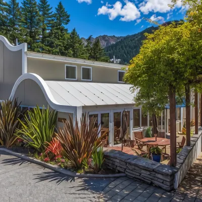 The Central Hotel Queenstown, A Naumi Chapter Hotels near William Gilbert Rees Statue