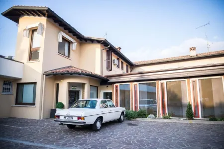 Hotel Lonatino Отели рядом с достопримечательностью «South Garda Karting»