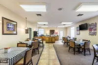 Econo Lodge - breakfast