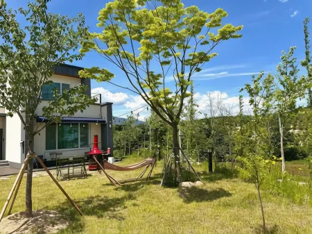 Soakcho Biroso Spring Отели рядом с достопримечательностью «Sokcho City Museum & Displaced Civilians Folk Village»