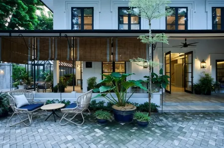 Lamandau House