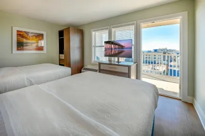 Commander Hotel & Suites