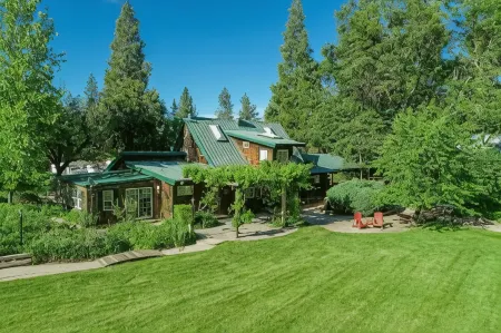 The Davies Family Inn Отели в г. Поллок Пайнс