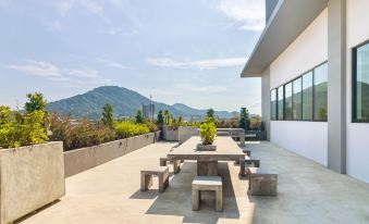 Marc Co - Living by Cobytat