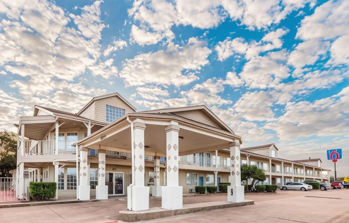 Motel 6 Waxahachie, TX