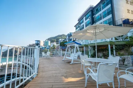 Samcheok Yegrina Pension Отели рядом с достопримечательностью «Cave Mystery Hall»