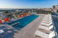 Hyatt Centric Montreal - Rooftop Pools
