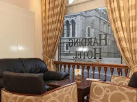 Harding Hotel Hotels near Jameson Distillery Bow St.