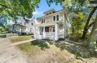 2 Miles from NOTRE DAME, Brand New Spacious House! Hotel dekat Four Winds Field at Coveleski Stadium