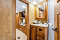 Luxury 41 food fifth wheel Redwood travel trailer Các khách sạn gần Vancouver Giants