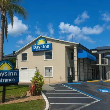 Days Inn by Wyndham Bradenton I-75