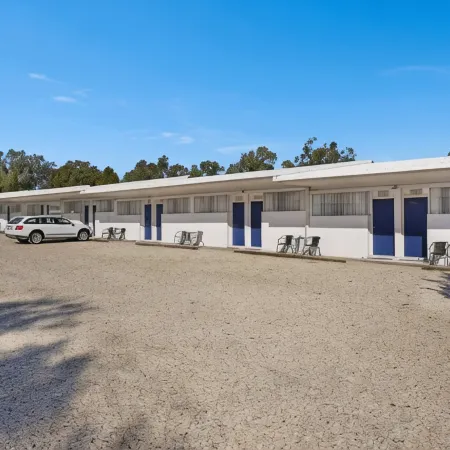 Byer Fountain Motor Inn