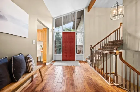 Unique Cottonwood Heights home close to the slopes with hottub!