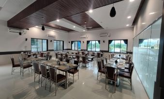 Paramount Riverfront Resort & Spa, Karjat