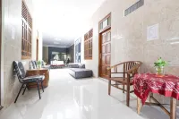 RedDoorz near Candi Ratu Boko