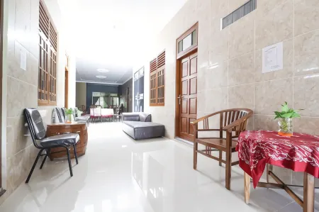 RedDoorz Near Candi Ratu Boko