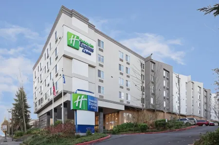 Holiday Inn Express & Suites Seattle-Sea-Tac Airport Отели рядом со станцией Link Light Rail - Tukwila Station