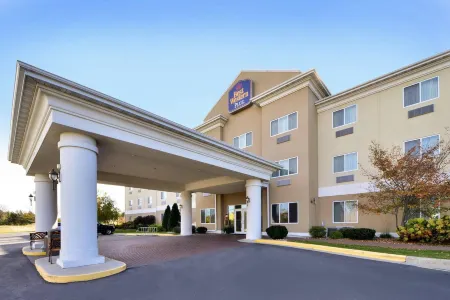 Best Western Plus Sparta Trail Lodge Отели в г. Спарта