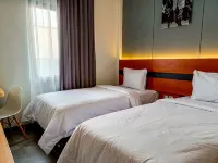Queen Boutique Hotel Simpang Lima Hotéis em Candisari
