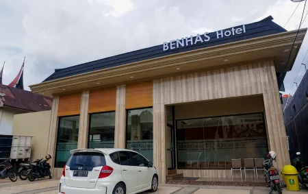 Benhas Hotel Отели в г. Pakan Sinayan
