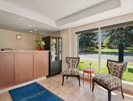 Travelodge by Wyndham Kamloops Отели рядом с достопримечательностью «Библиотека Камлупс Лайбрари, Томпсон-Никола Риджинал»