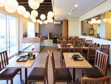 Microtel by Wyndham South Forbes Near Nuvali Отели рядом с достопримечательностью «Carmona United Methodist Church»