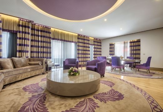 리조트 수영장 전경