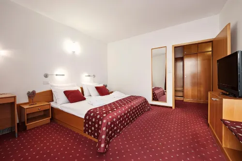 Izvir Các khách sạn ở Lukacevci