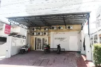 RedDoorz Near Mall Ratu Indah 3