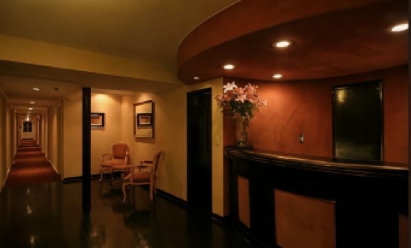 Wilshire Crest Hotel