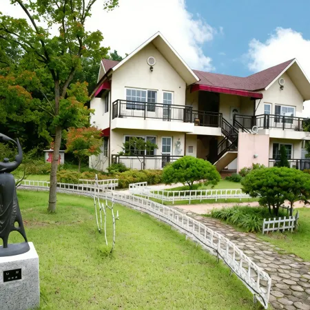 Dangjin Chorak Naru Pension & Glamping