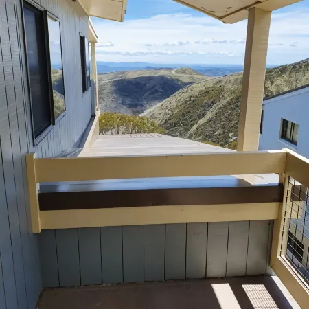 Hotham Ski Out 5 bed Studio21 w/ pool, sauna & spa