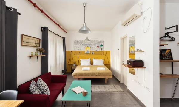 Rena's House Smart Hotel
