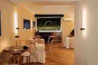 Kira Suite and Rooms - breakfast