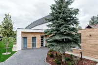 4-bedroom house in marvelous Balatonakarattya with pool, jacuzzi and sauna. - 4 星級