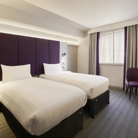 Premier Inn London Ealing Отели рядом с достопримечательностью «Стадион «Гриффин Парк»»