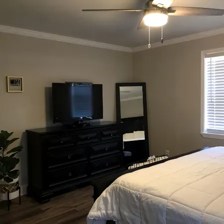 Mardi Gras Visitors Are Welcome! 3 Bedrms / 4 Beds. 1.5 Ba. Spacious
