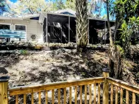 Withlacoochee River, 2/2,pet friendly, sleeps 6, fishing, scalloping, boating. Hotels in Inglis