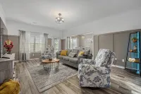 Charming Home, Peaceful Patio & Quiet Neighborhood