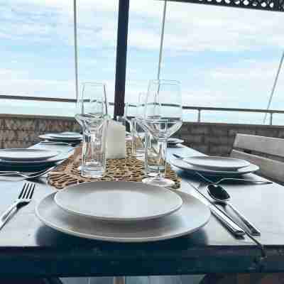 Family sized Beachside Apt, with sunset views + BBQ Dining/Meeting Rooms