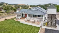 The Roblar Inn ~Wine Country~Hot Tub~Accessible - Farmhouses