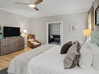 Private 5-bedroom house with private screened in pool and beach access - Beach