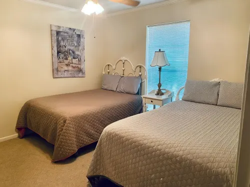 Serengeti a hardy 3 bedroom house, doggie door, TV in BDRMS