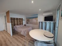 Panoramic Ocean View, Beach 300 Meters Away, Pool, Renovated Air-Conditioned Studio, les Issambres - Apartments